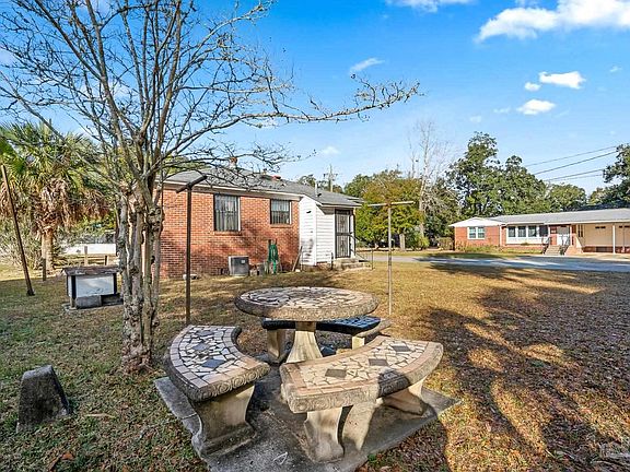 2nd image of 1920 N Spring St