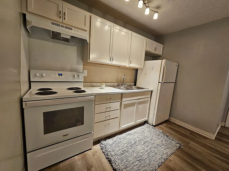 Patriot Apartments — Photo 19