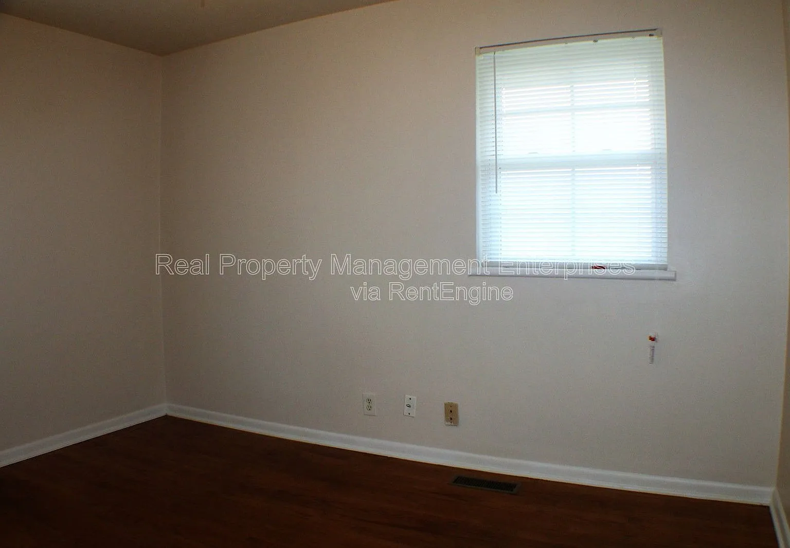 3 bed, 1.5 bath, 937 sqft, $1,425 — Photo 4