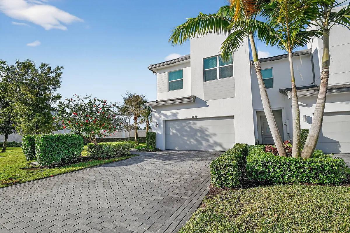 Building Photo - 4839 Navali Dr