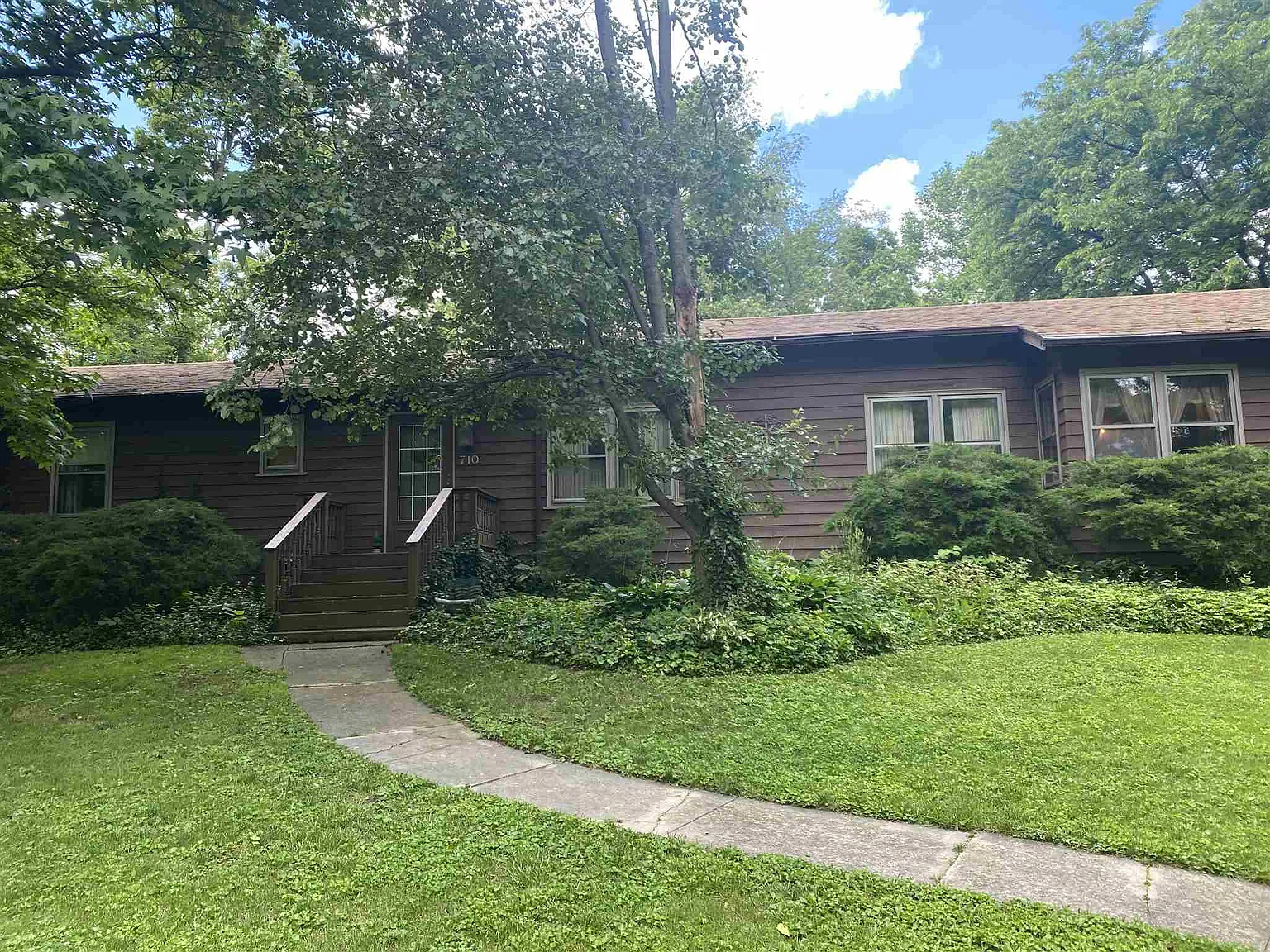 710 Grove Ave photo 1