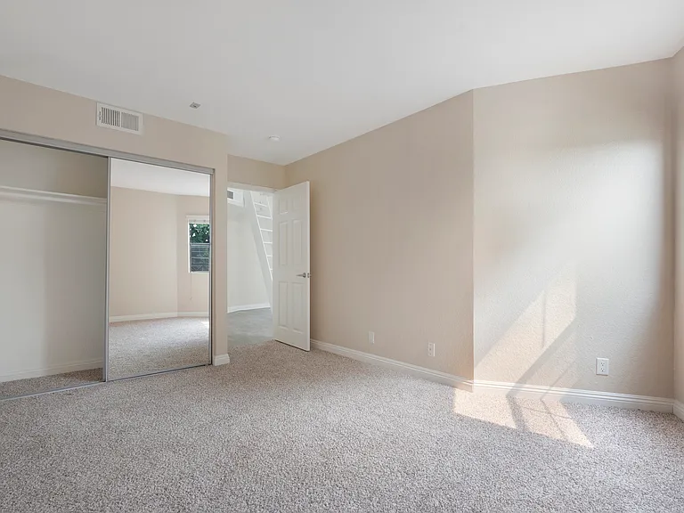 The Jeremy Apts — Photo 12