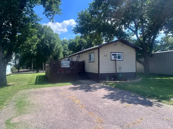 1401 S Main St Trailer 113, Mitchell, SD 57301