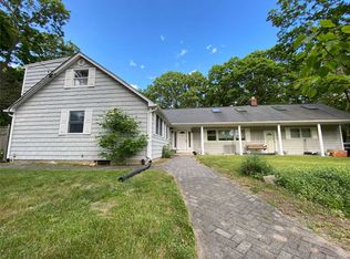 7 Hunters Ct, East Setauket, NY 11733