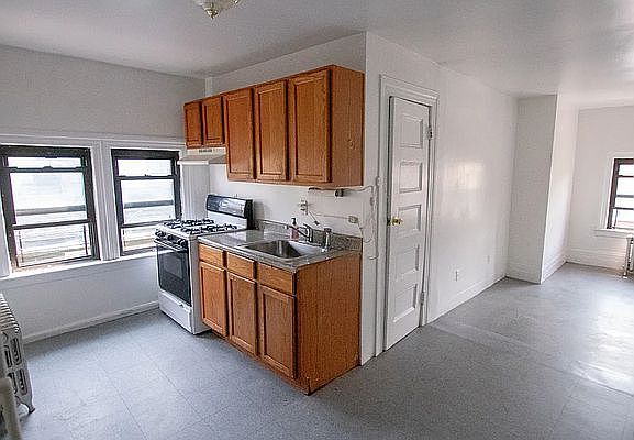 1st image of 337 E 16th St #3