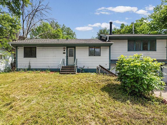 3rd image of 806 Parkway Dr