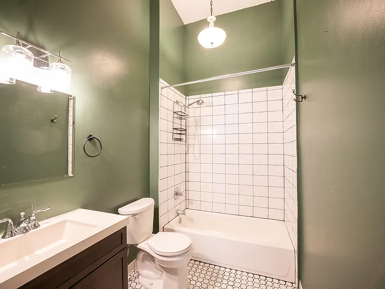 1038 S 7th St — Photo 10