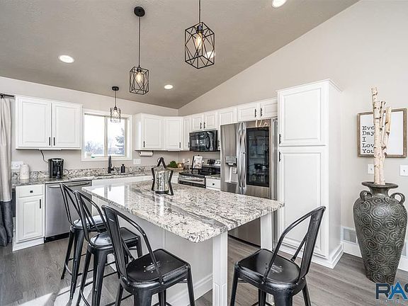3rd image of 7616 S Peregrine Pl