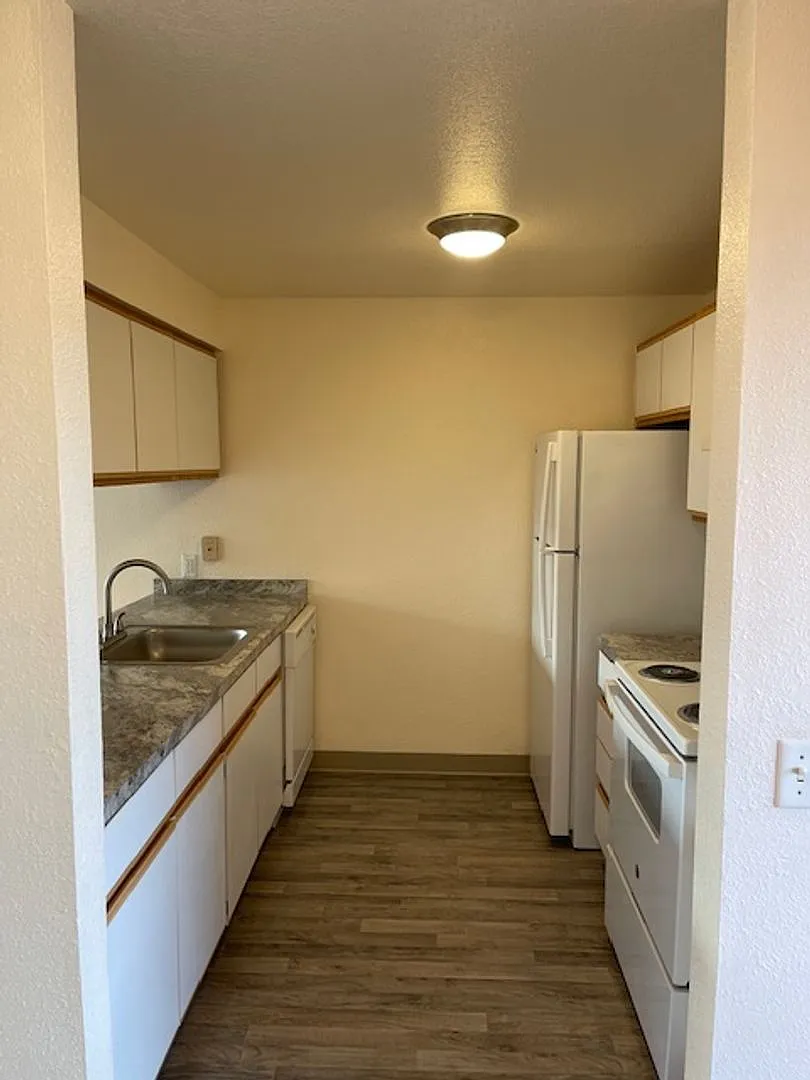 #400 Bayview By The Sea Apartments — Photo 1
