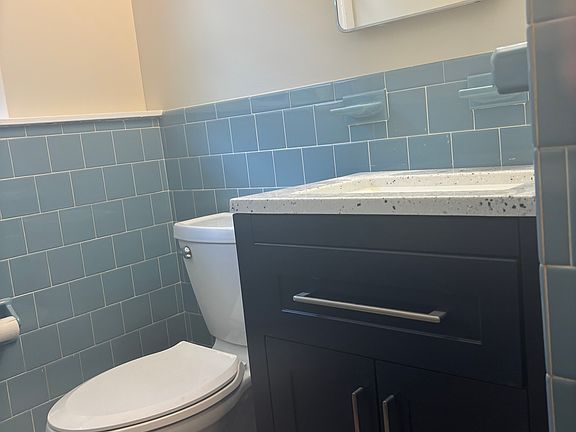 4th image of 561 Essex Ave APT A