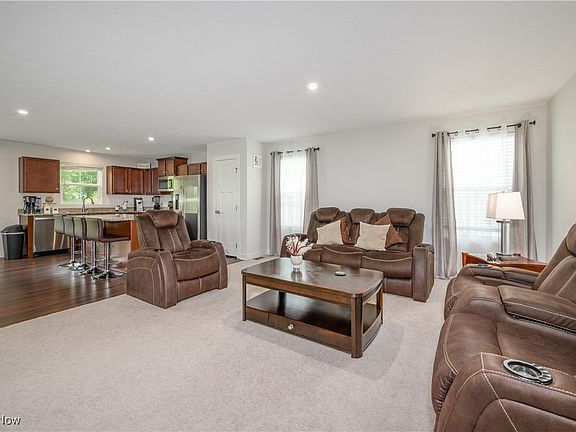 3rd image of 1579 Leslie Dr