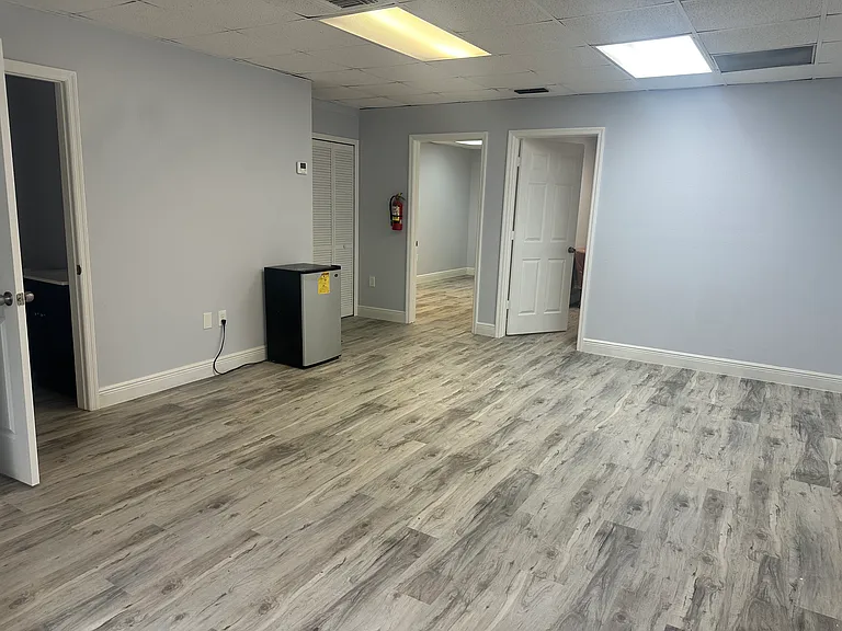 705 E Oak Ridge Rd — Photo 1
