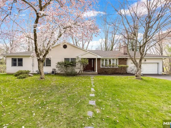 11 Sunset Rd, Demarest, NJ 07627
