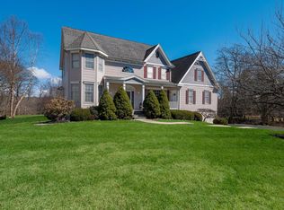 595 Saint Leonards Rd, Holland, PA 18966