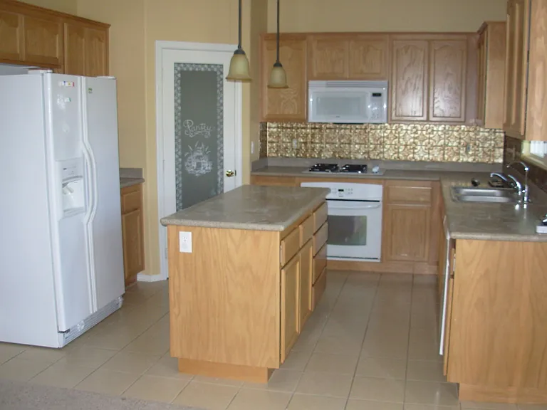 260 Dahlia St — Photo 2