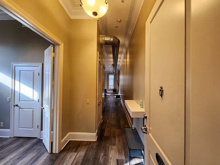 2510 Travis St #105 — Photo 2