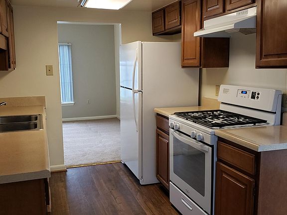 2nd image of 926 Watertown Ct