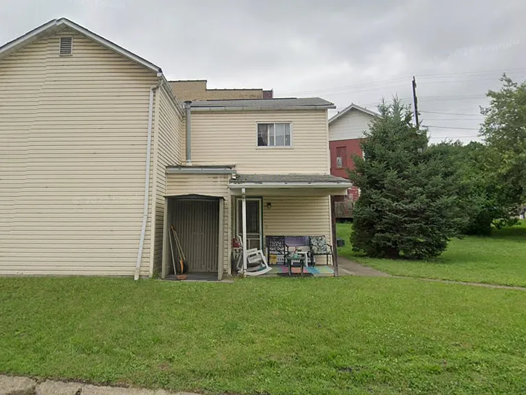 218 Butler St — Photo 2