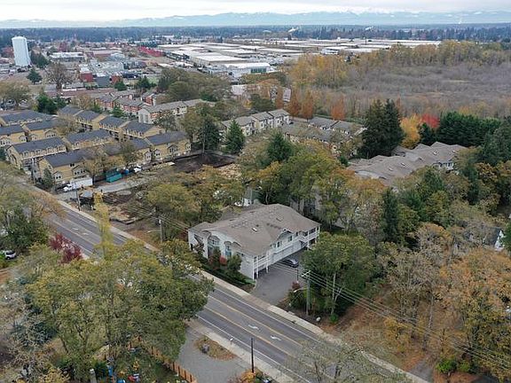 3rd image of 8939 Gravelly Lake Dr SW Unit 3