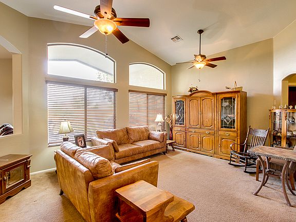 4th image of 922 E Penny Ln