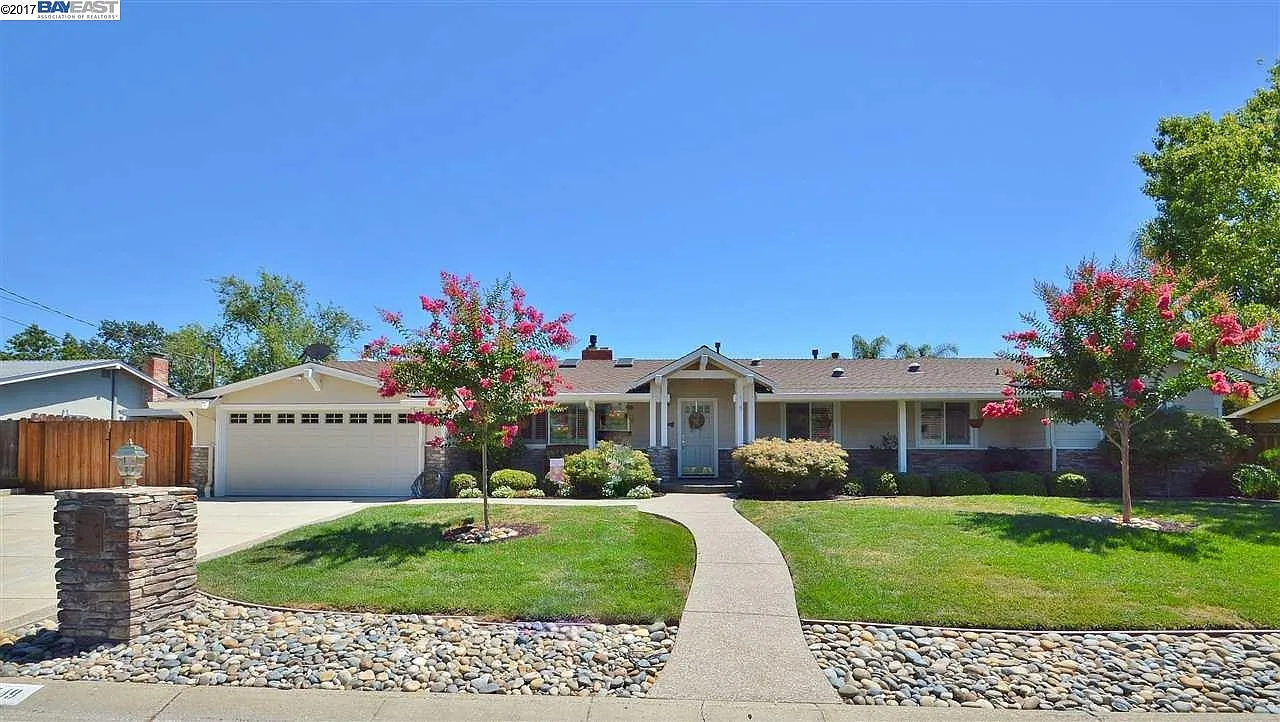 549 Bobbie Dr photo 1