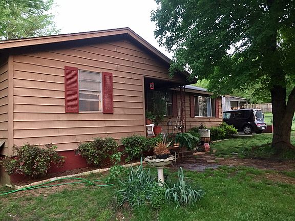 2nd image of 310 N Johnsonville St