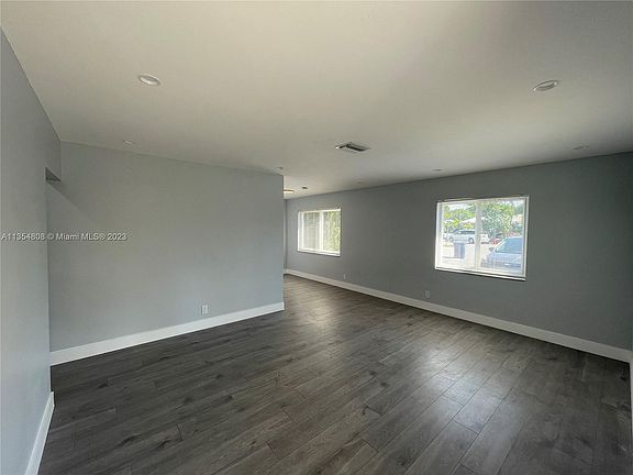 4th image of 105 NE 30th Ct #1-2
