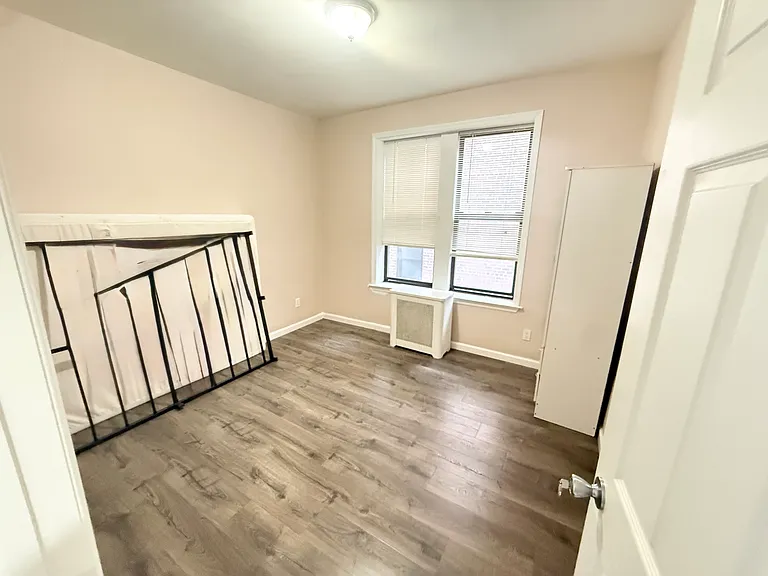 13257 Maple Ave #2R — Photo 9