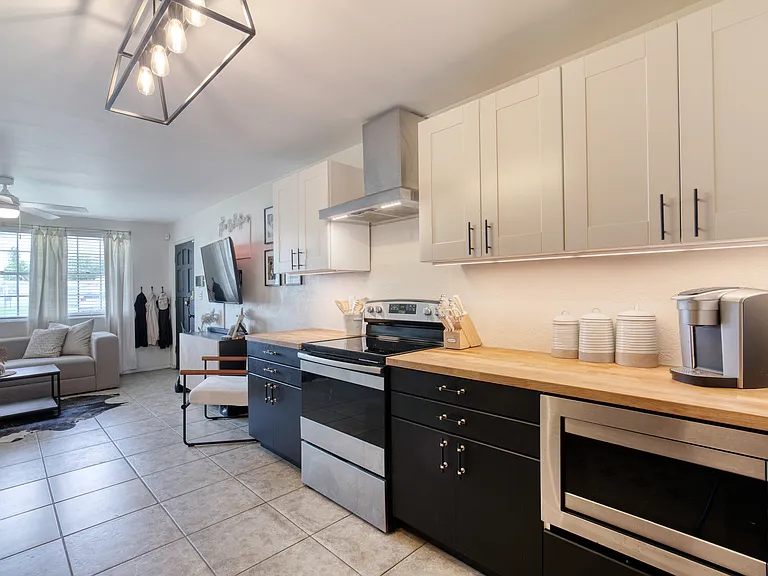 55 Poinsettia Dr — Photo 10