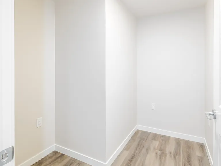492 W 41st Ave — Photo 18
