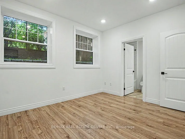 112 Union St E #B105 — Photo 16