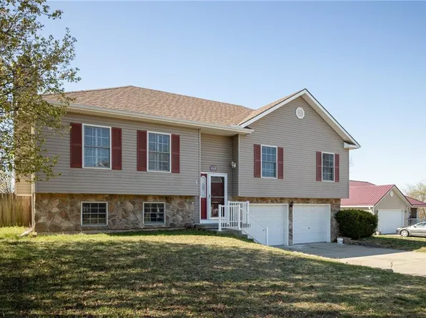 1805 W 7th Street Ct, Knob Noster, MO 65336