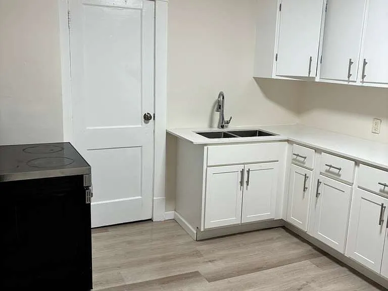 2423 Falls St #3 — Photo 4