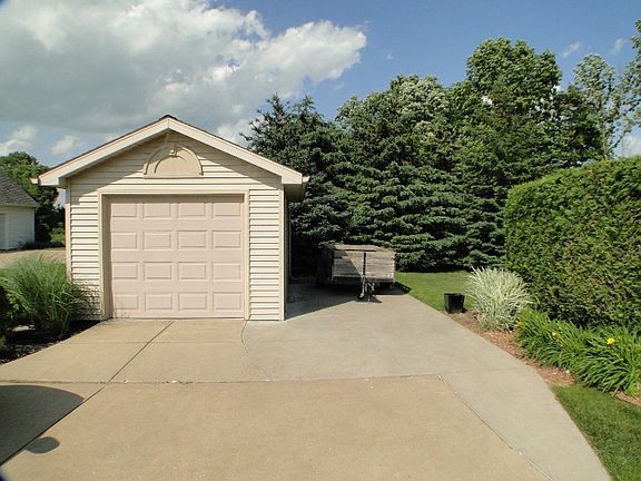 3rd image of 4795 Nicole Ct