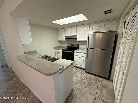 3rd image of 7641 N Melissa Ct