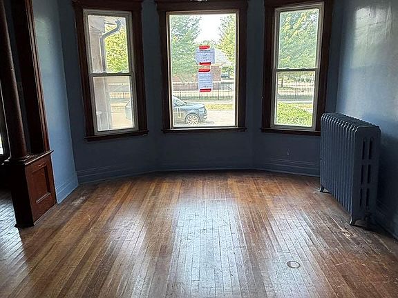3rd image of 3756 Helen St