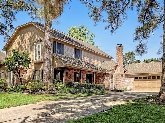 Siding replaced with cement board, new posts, and repainted 4/2018.