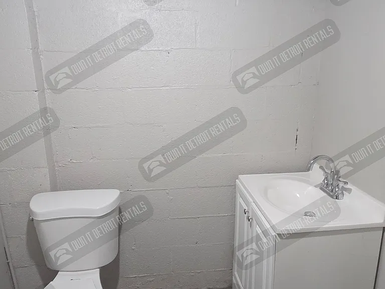 8460 Timken Ave — Photo 28