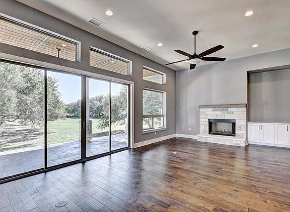 3rd image of 121 Laura Ln
