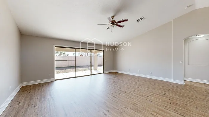 7123 N 77th Dr — Photo 4