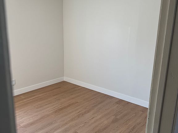 5th image of 520 Richmond Ave