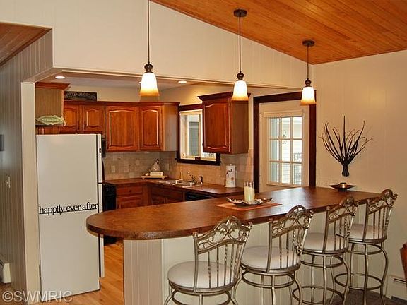 5th image of 7977 Island Ct