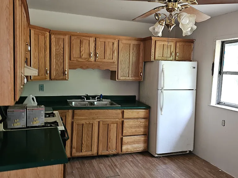 3505 Champlain Ave — Photo 6