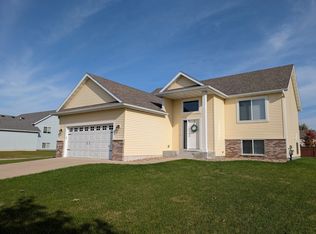 3926 Stone Point Dr NE, Rochester, MN 55906