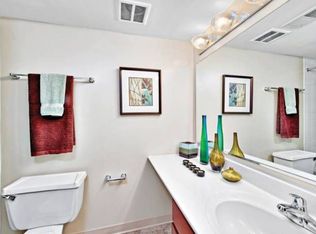 4615 Lake Trail Dr APT 1B, Lisle, IL 60532