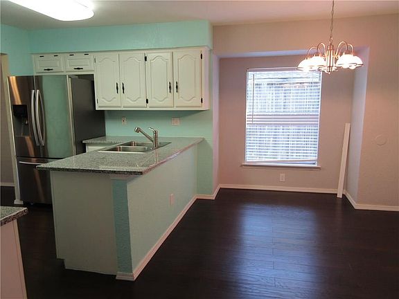 4th image of 407 Daniel Ln