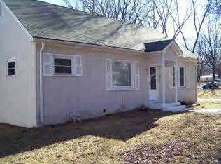 1228 N Cedar St, Nevada, MO 64772