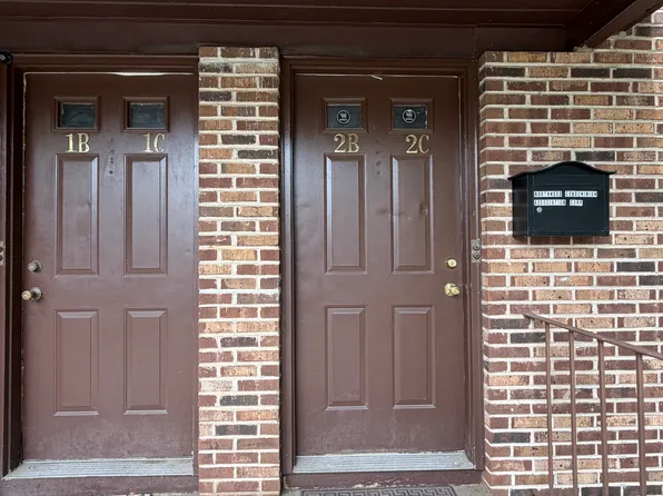 8 Sewall Ave #212, Clifton, NJ 07011