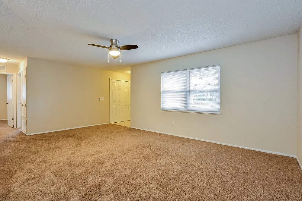 3 bed, 2.0 bath, 1739 sqft, $2,275 — Photo 4