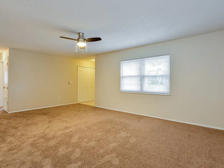 608 Pheasant Ave — Photo 4